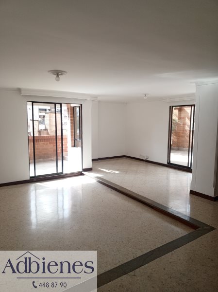 Apartamento en Ambos en Laureles